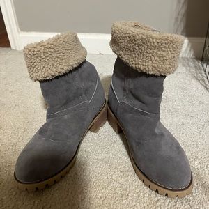 Woman’s  gray suede boots
